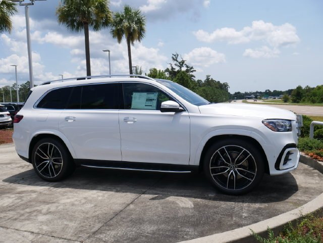 New 2026 MANUFAKTUR Moonlight White Metallic Mercedes-Benz GLS 450 image 27