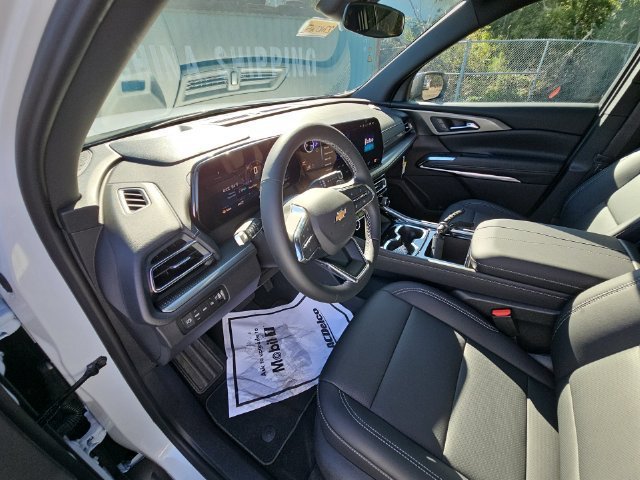 New 2027 Polar White Tricoat Chevrolet LT image 18