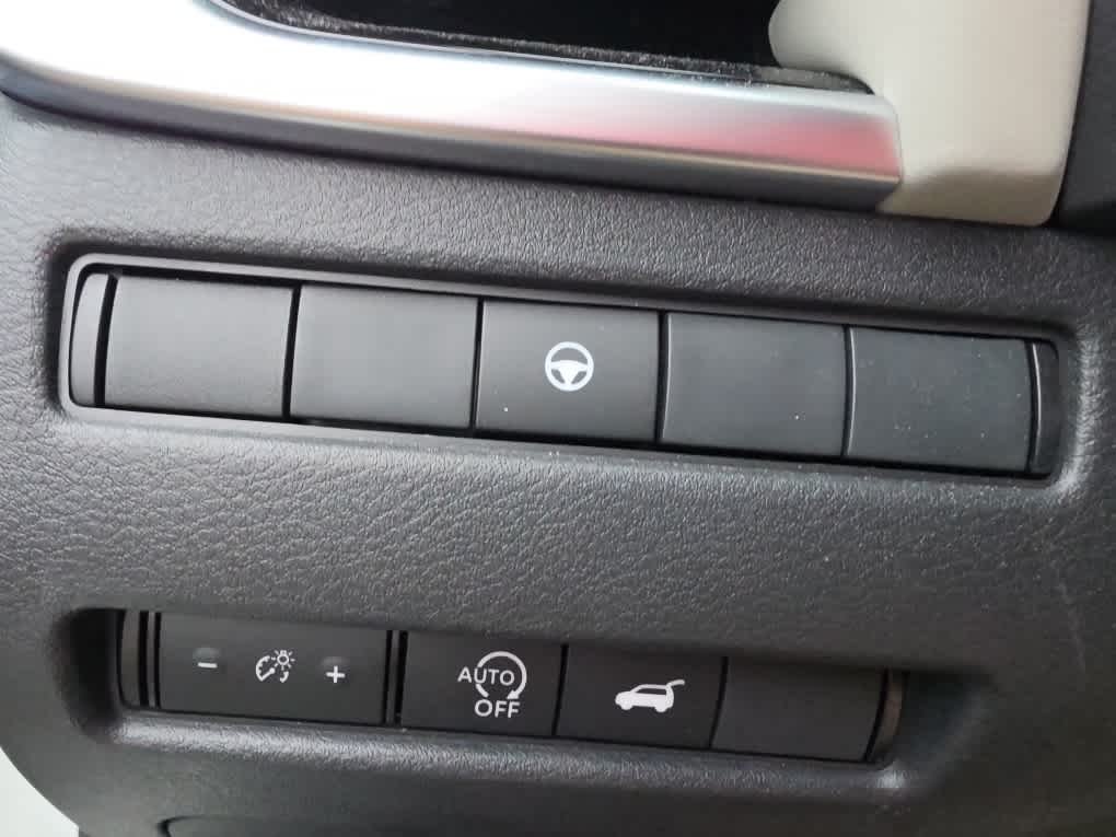 Certified Used 2023 Pearl White Tricoat Nissan SL image 23