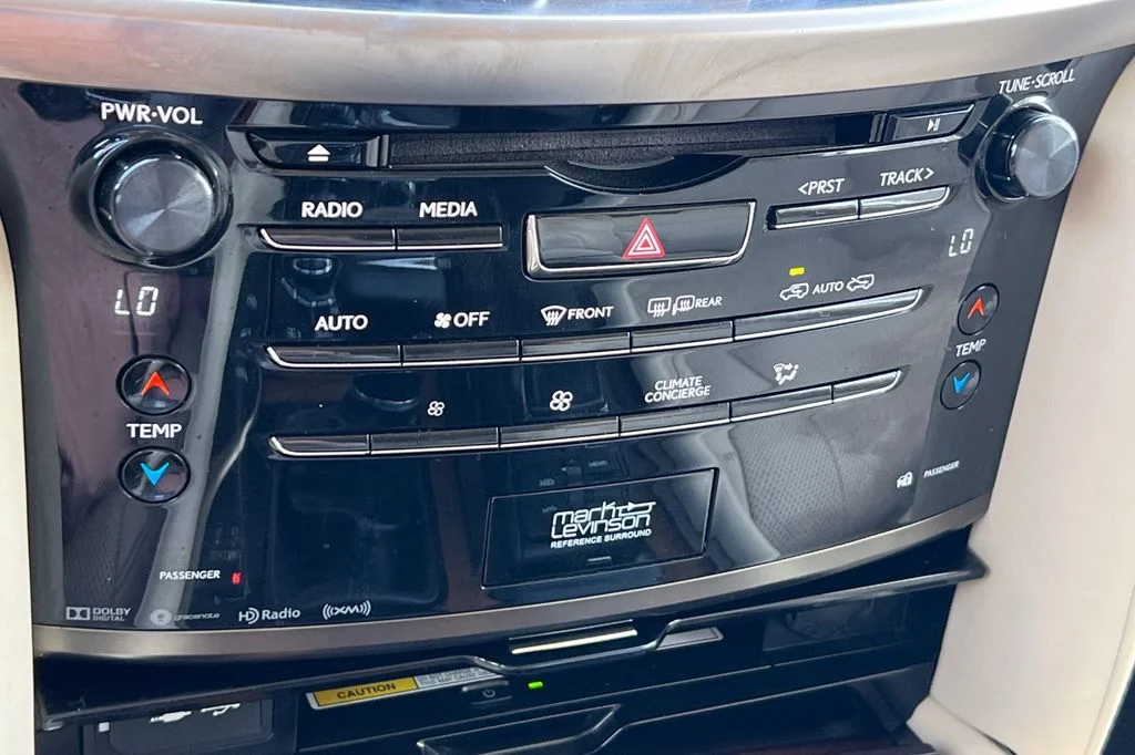 Used 2017  Lexus 570 image 25