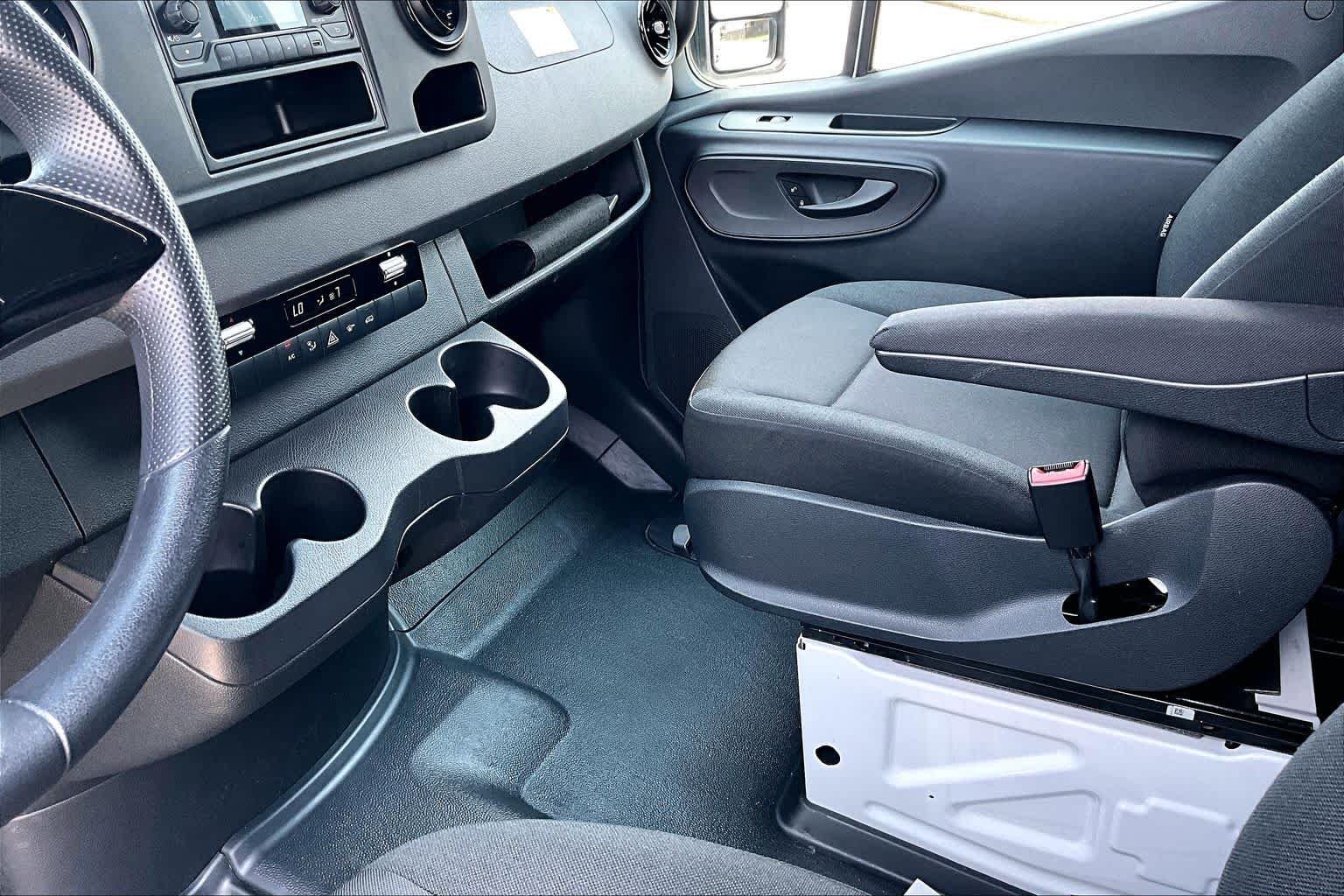 Used 2025 Arctic White Mercedes-Benz  image 17