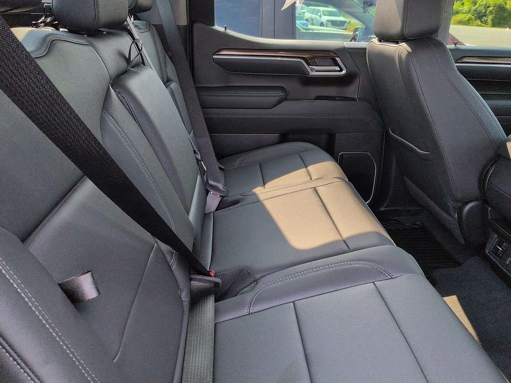 Used 2025 Black Chevrolet LT image 8