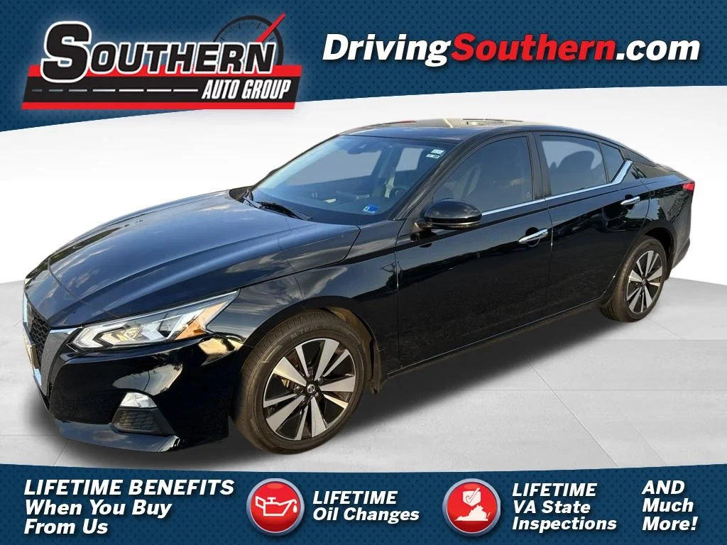 Used 2022 Black Nissan 2.5 SV image 1