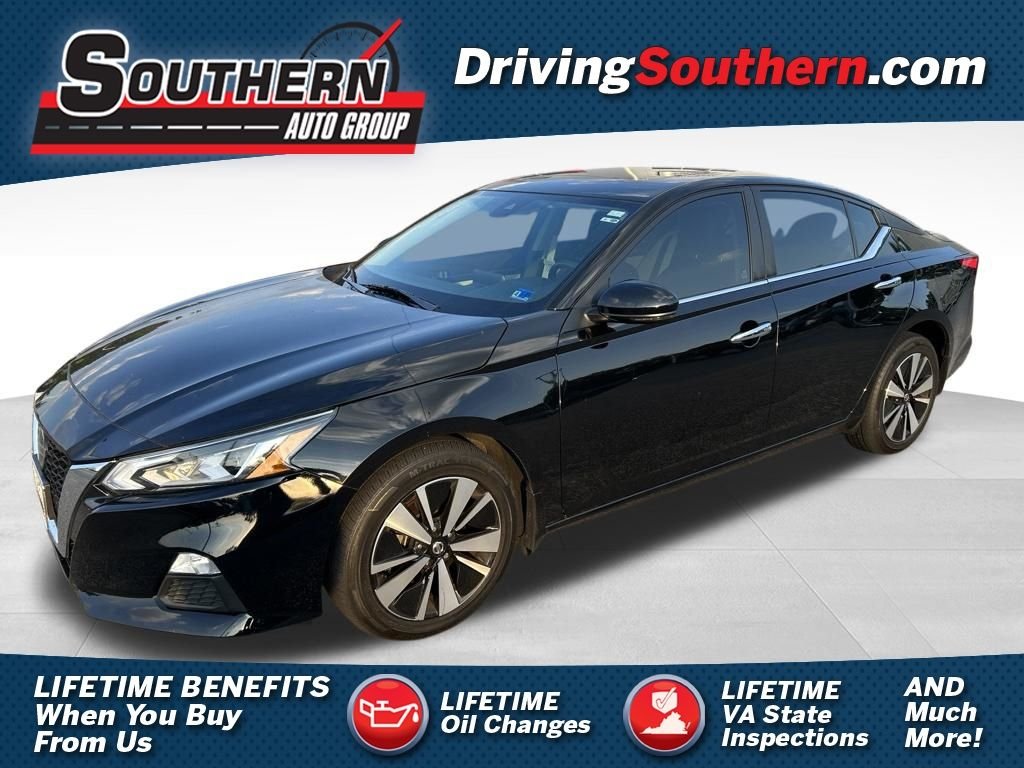 Used 2022 Black Nissan 2.5 SV image 1