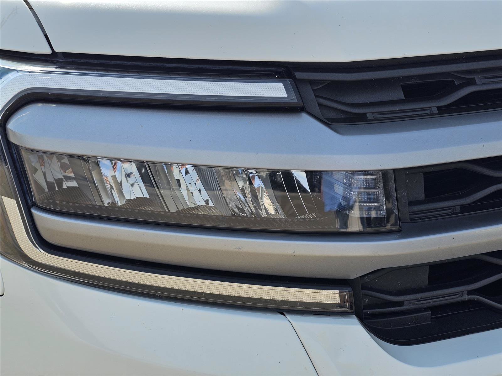 Used 2022 Star White Metallic Tri-Coat Ford XLT image 4