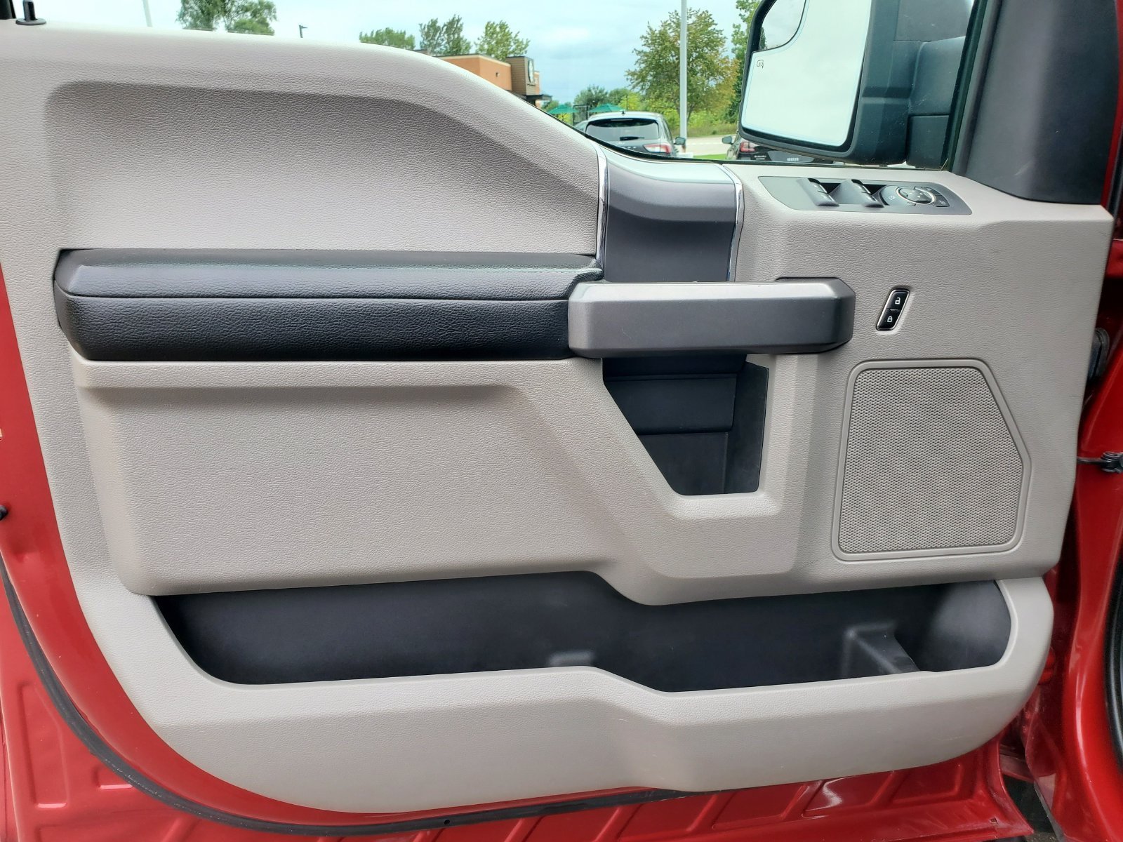 Used 2015 Red Ford XLT image 11