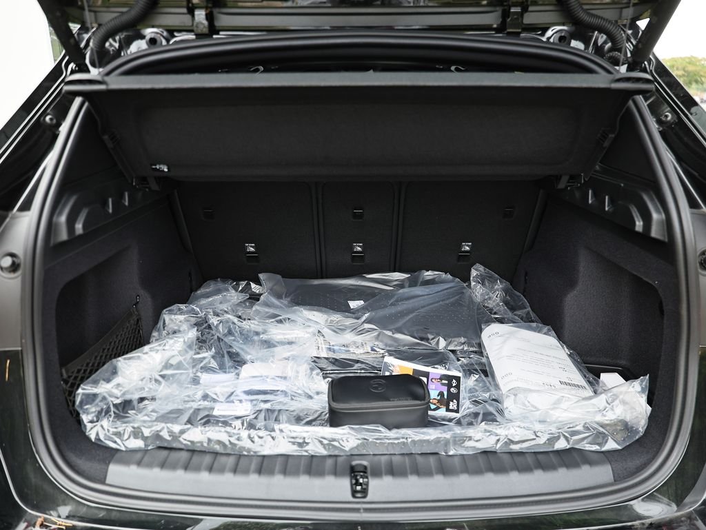 New 2026 Black Sapphire Metallic BMW xDrive28i image 30