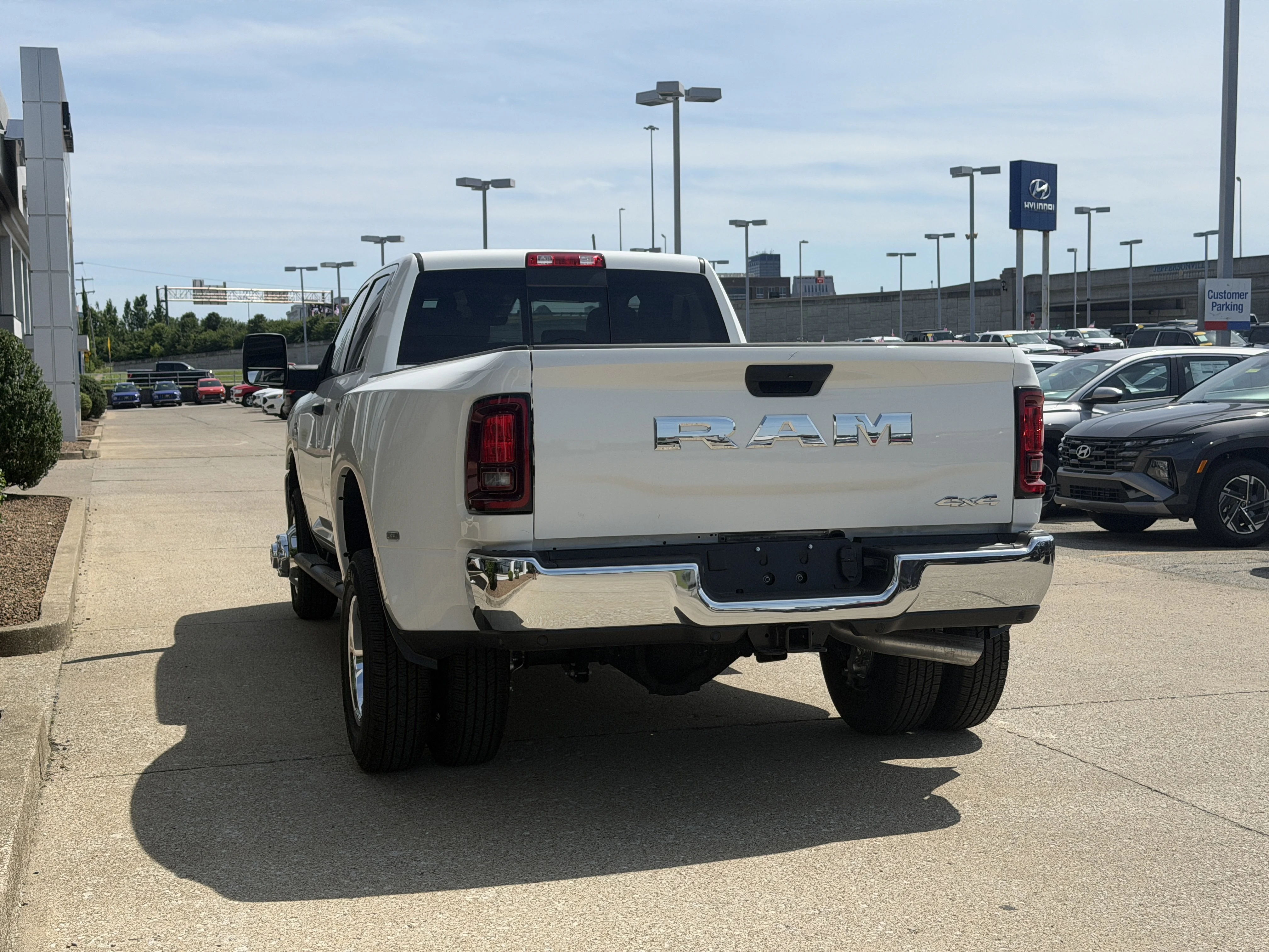 New 2026 Bright White Clear-Coat Exterior Paint RAM Tradesman image 8