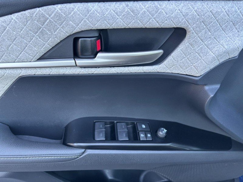 Used 2025 Reservoir Blue Toyota XLE AWD (Natl) image 18