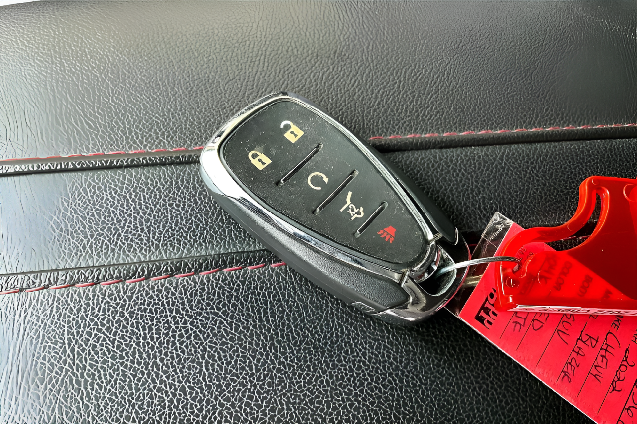 Used 2022 Red Chevrolet RS image 29