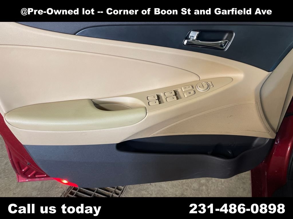 Used 2013 Red Hyundai GLS image 15