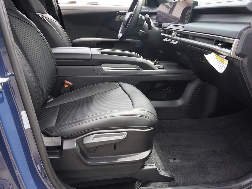 Used 2027 Black Kia S image 32