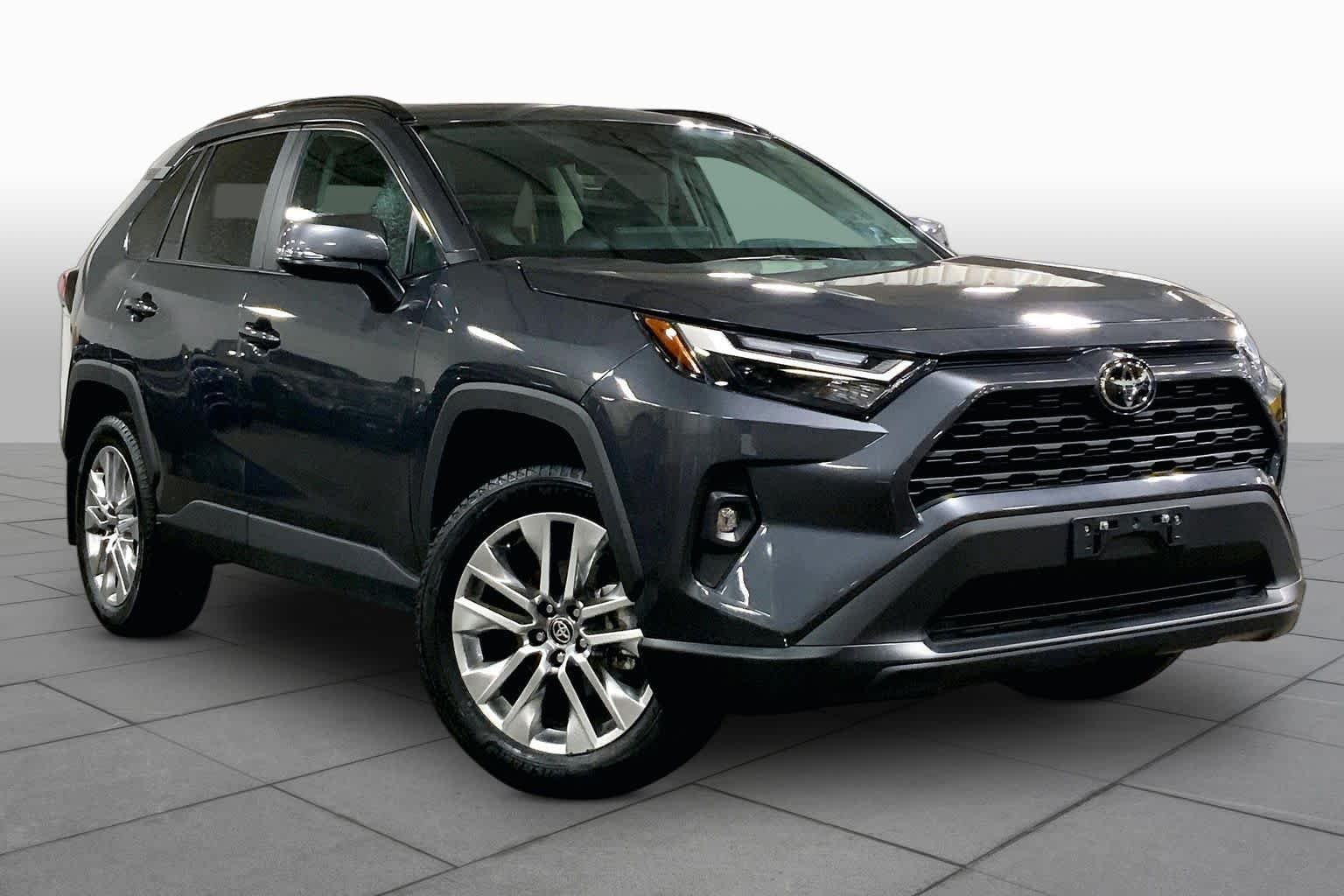 Used 2025 Magnetic Gray Metallic Toyota XLE Premium image 3