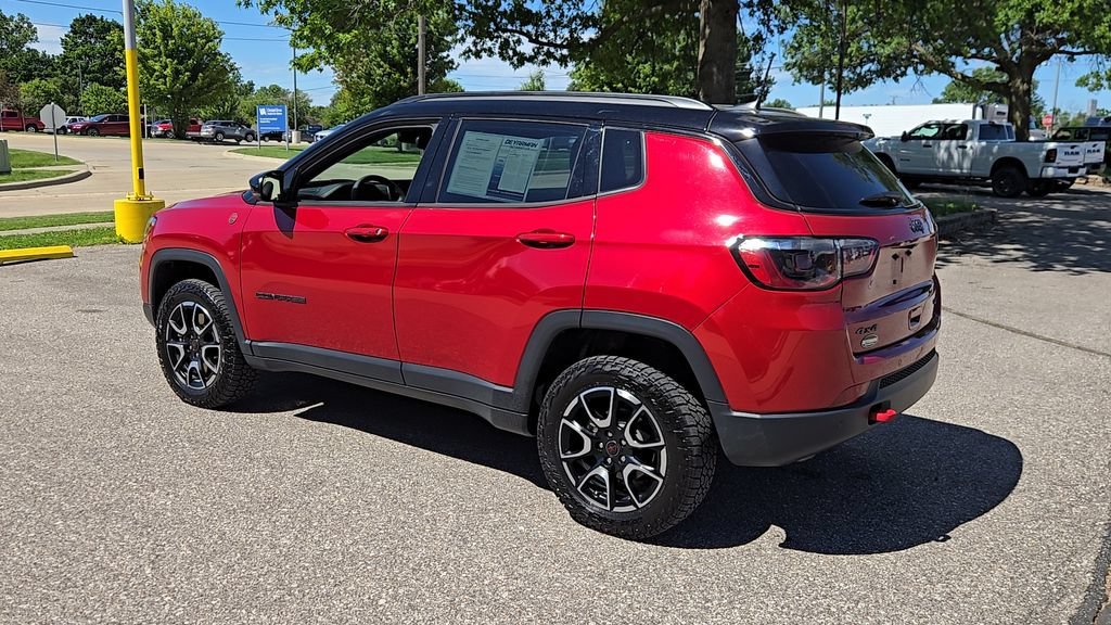 Used 2025 Red Hot Pearlcoat Jeep Trailhawk image 29
