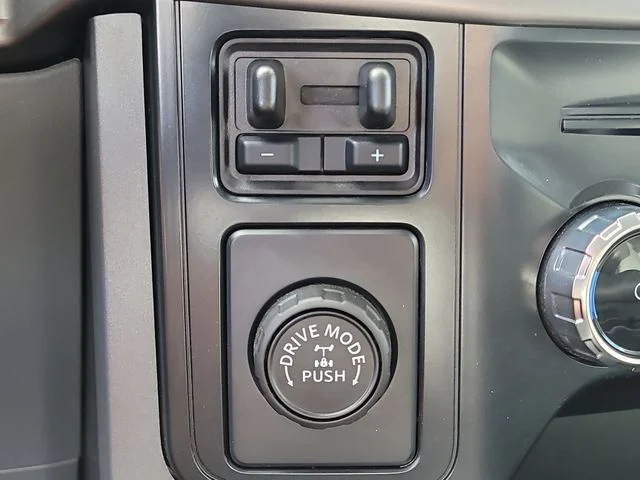 Used 2024 Silver Ford XLT image 28