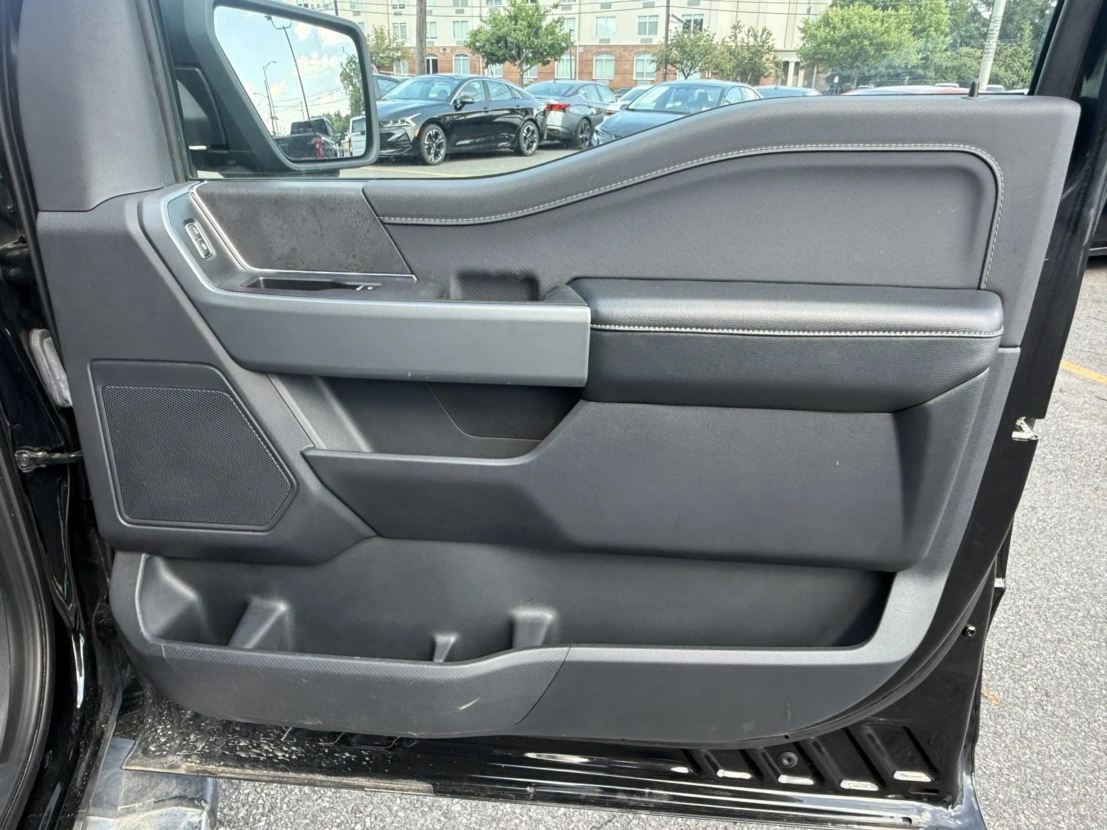 Used 2024 Agate Black Metallic Ford XLT 4WD image 34