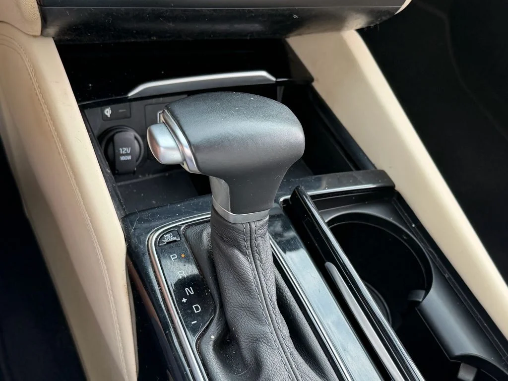 Used 2019 White Kia Technology image 24
