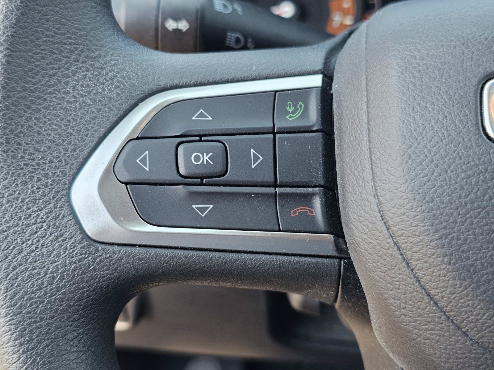 Used 2025 Silver Zynith Metallic Clearcoat Jeep Sport image 20
