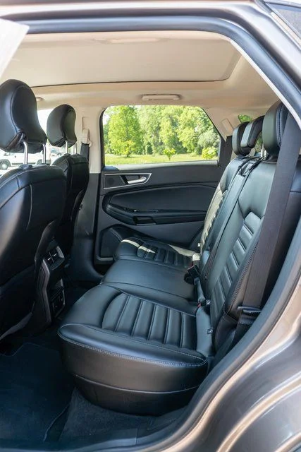 Used 2019 Gray Ford SEL image 12