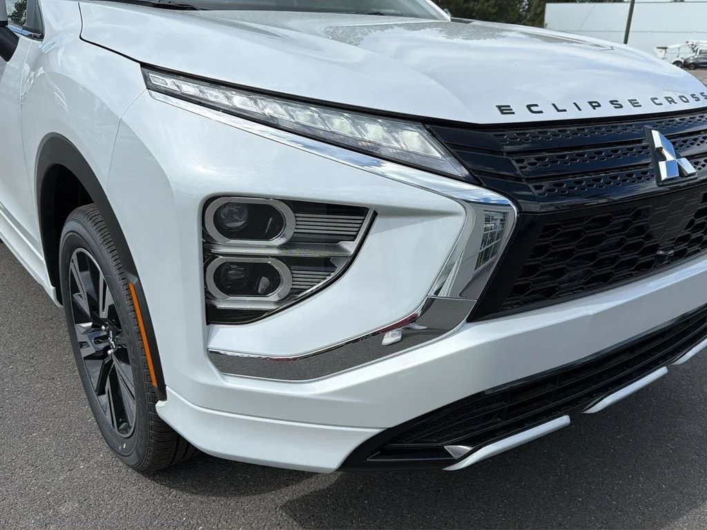 New 2026 White Diamond Mitsubishi SEL AWD image 27