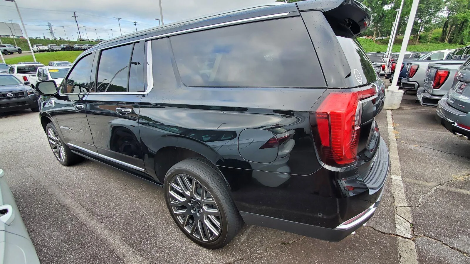 Used 2025 Onyx Black GMC Denali image 9