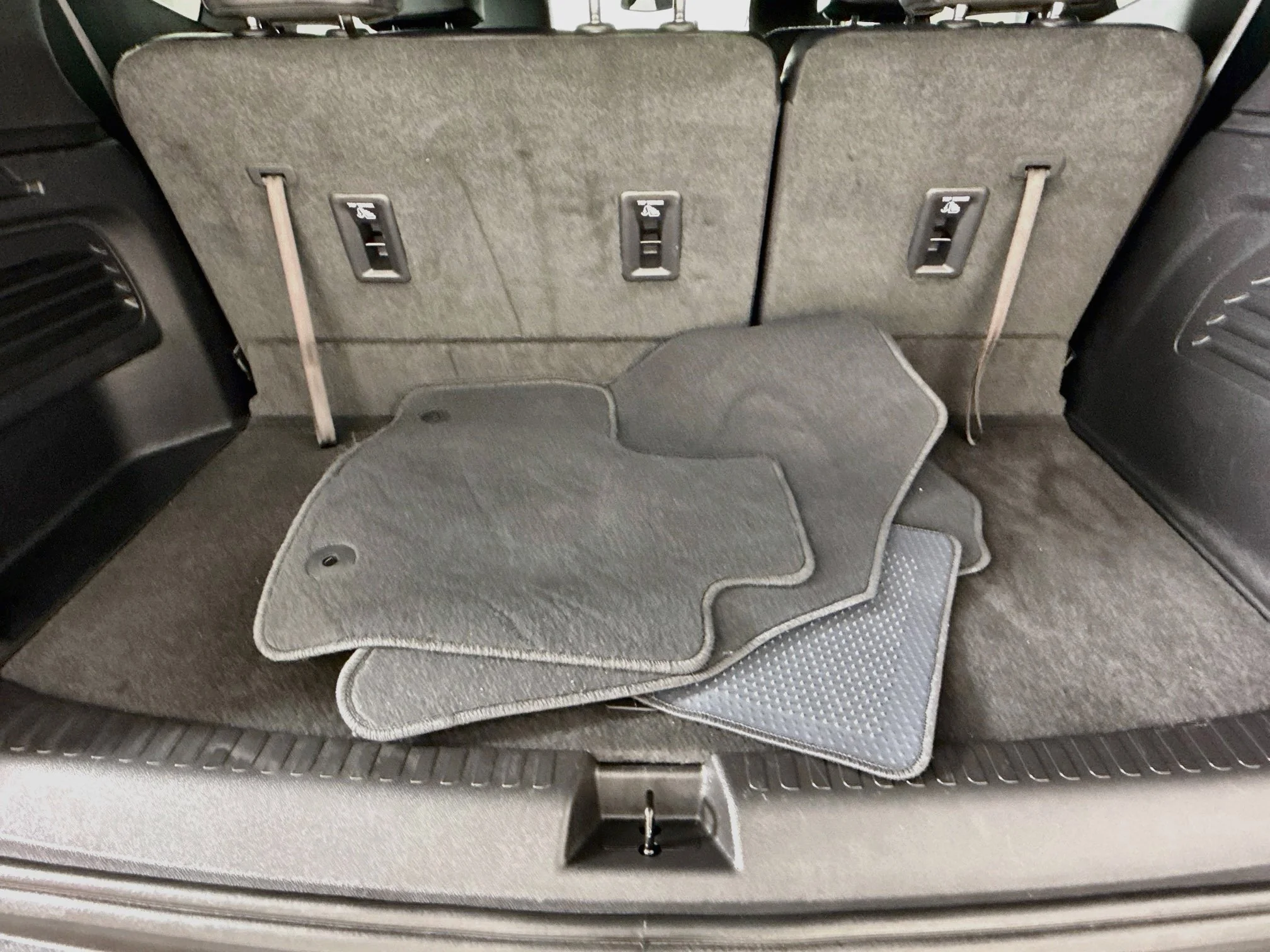 Used 2024 Summit White GMC Elevation image 28