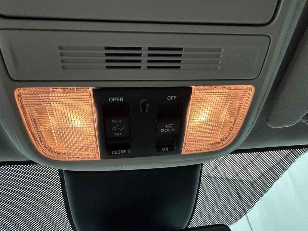 New 2026 Solar Silver Metallic Honda Touring image 25