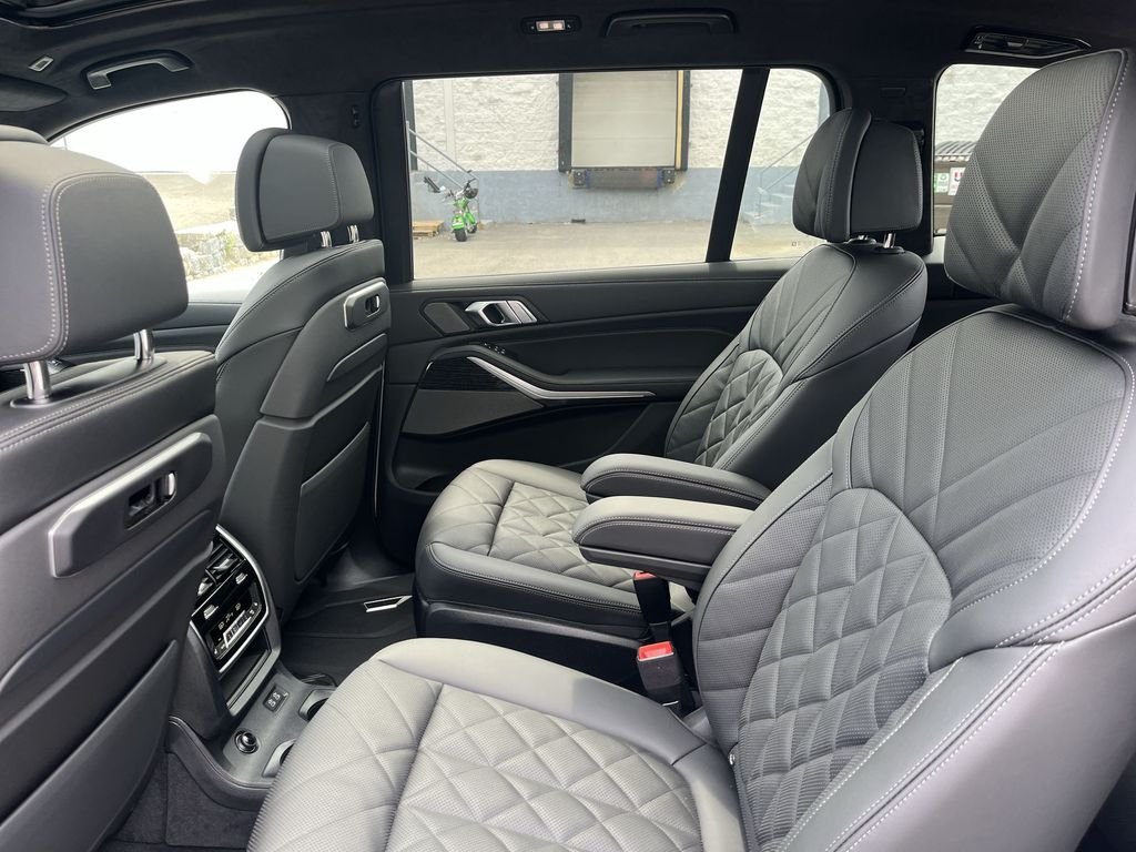 New 2027 White Metallic BMW xDrive40i image 23