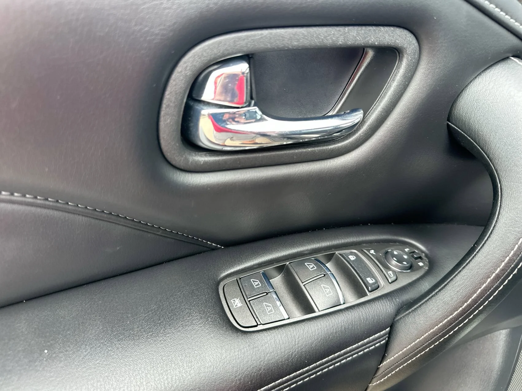 Used 2024 Anthracite Gray INFINITI LUXE image 13