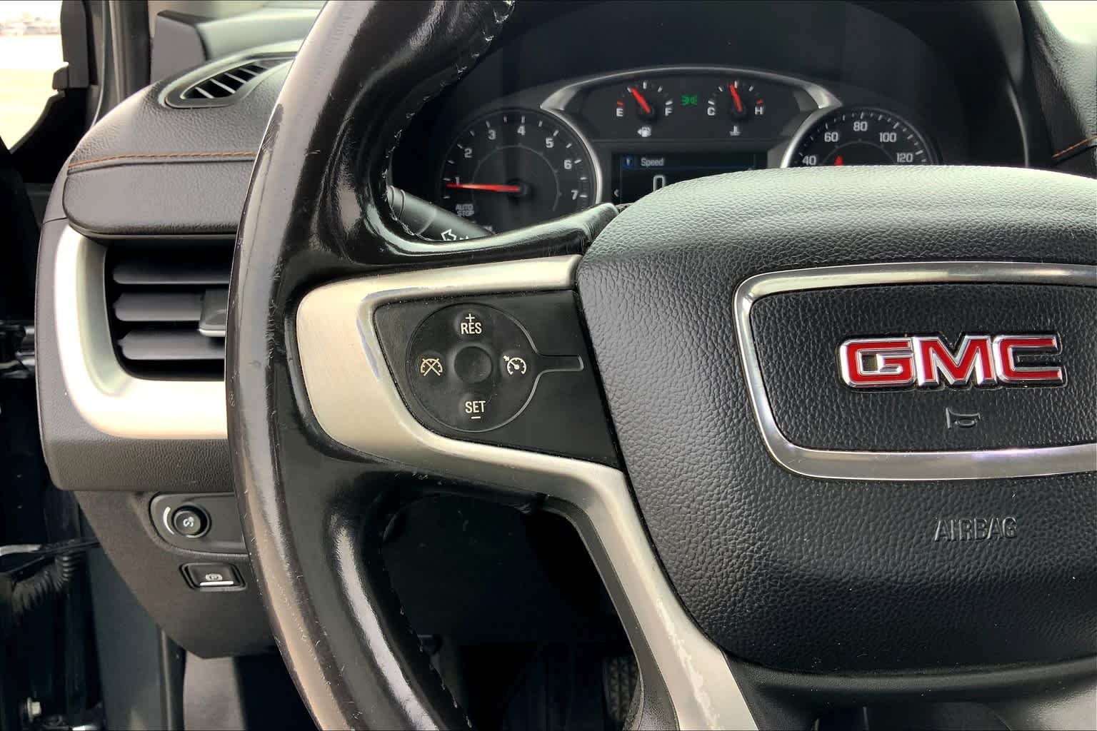 Used 2018 Graphite Gray Metallic GMC SLE image 23