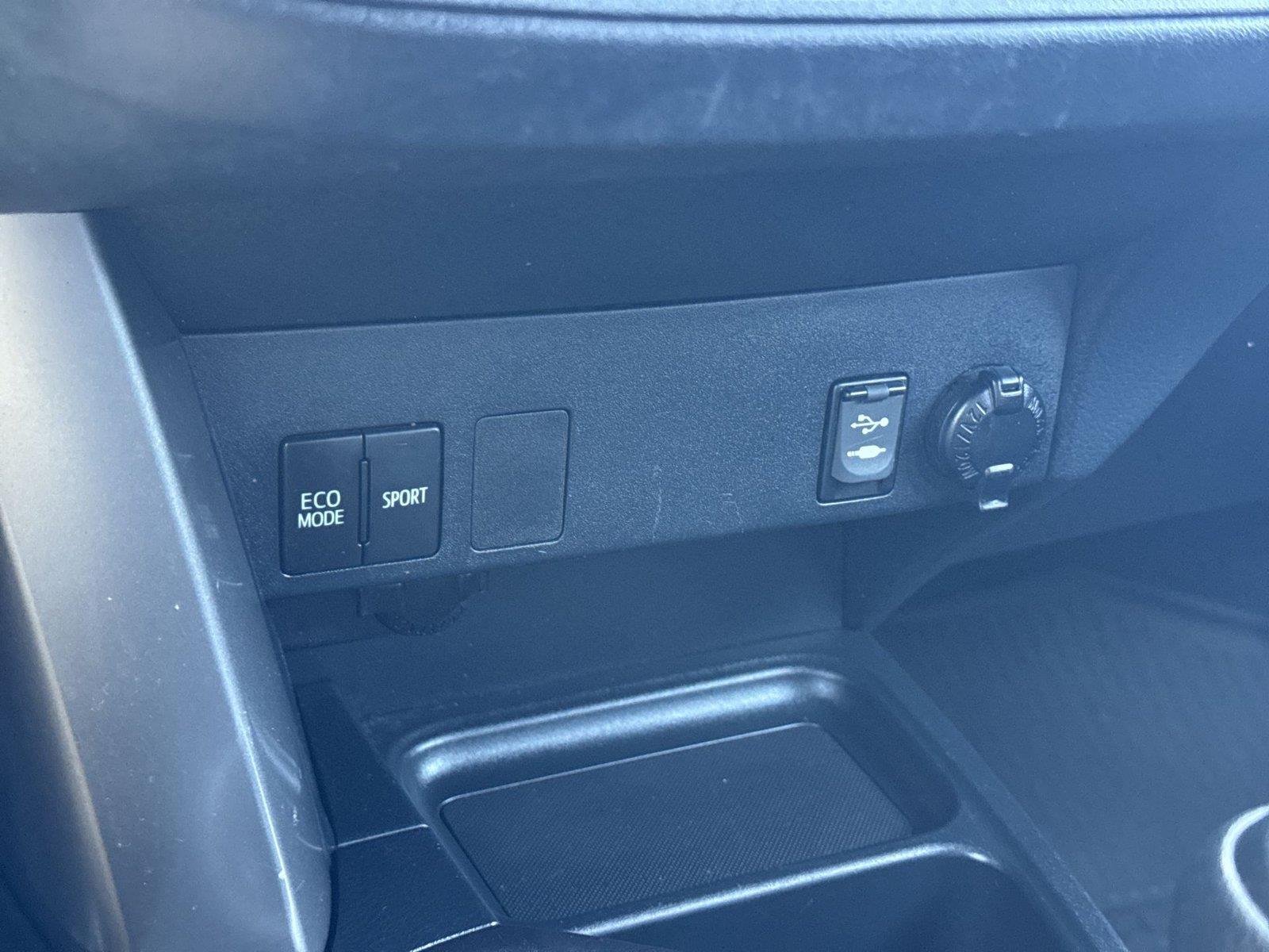 2017 Toyota RAV4 LE - Photo 41