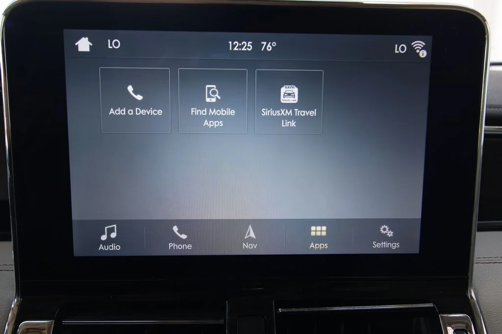 Used 2019 White Platinum Tri-Coat Metallic Lincoln Reserve image 33