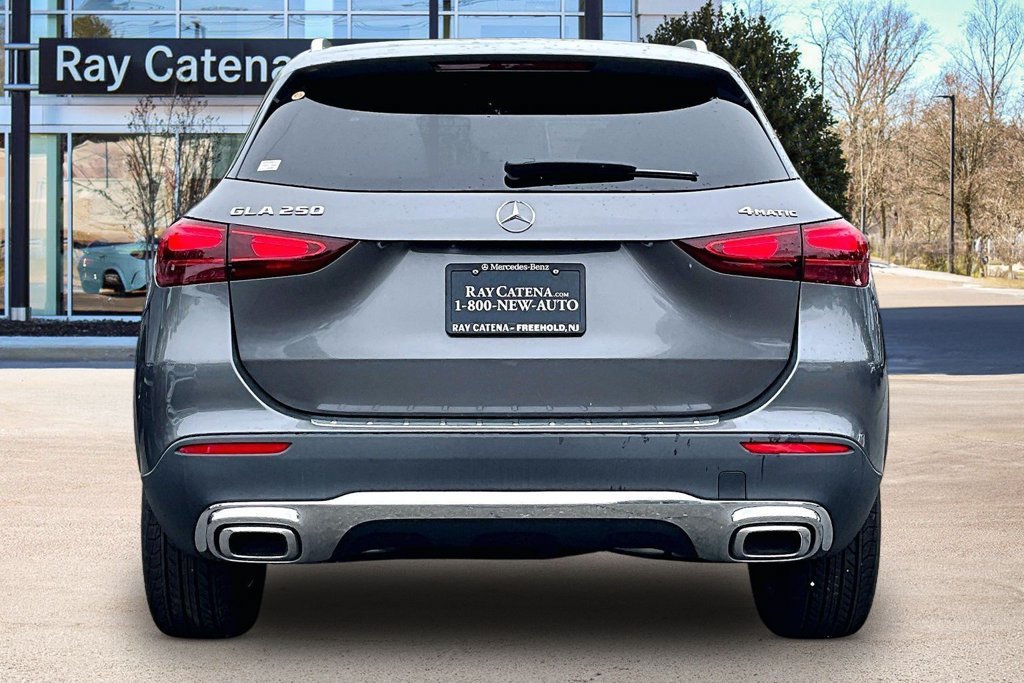New 2026 Mountain Grey Metallic Mercedes-Benz GLA 250 image 18
