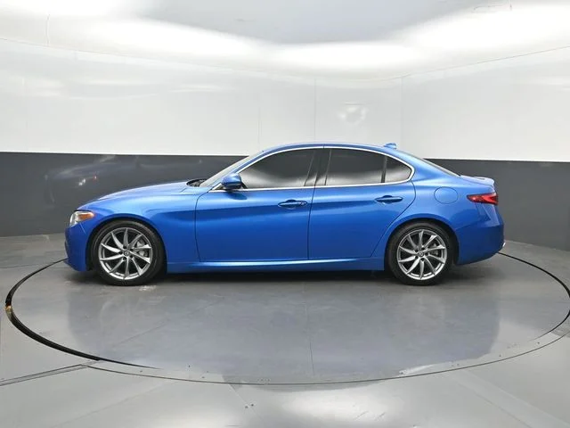 Used 2020 Blue Alfa Romeo Base image 2