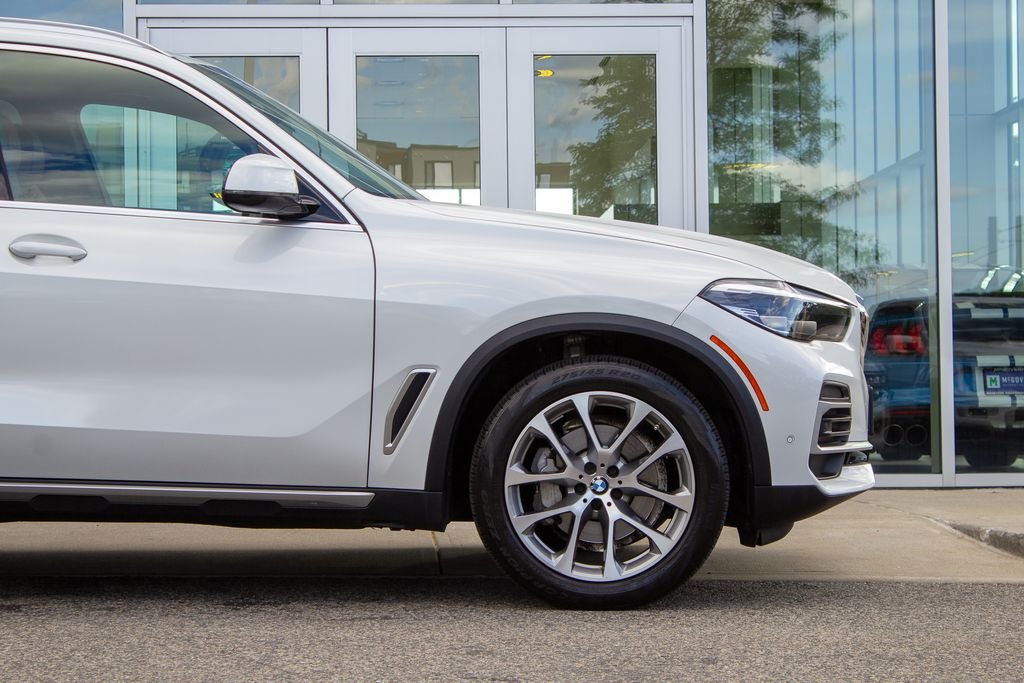 Used 2023 Mineral White Metallic BMW xDrive40i image 5
