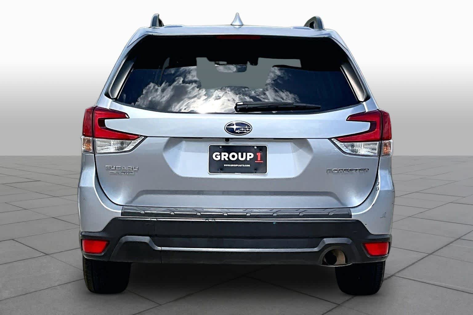 Used 2021 Ice Silver Metallic Subaru Premium image 5
