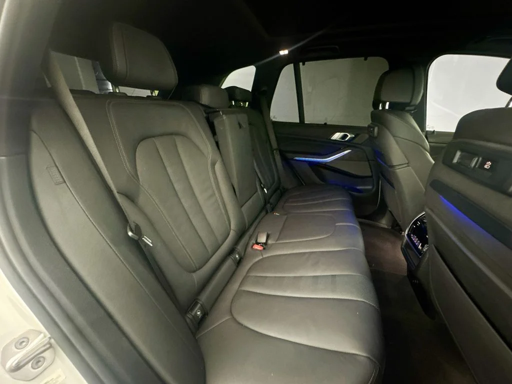 Used 2021 White BMW sDrive40i image 27