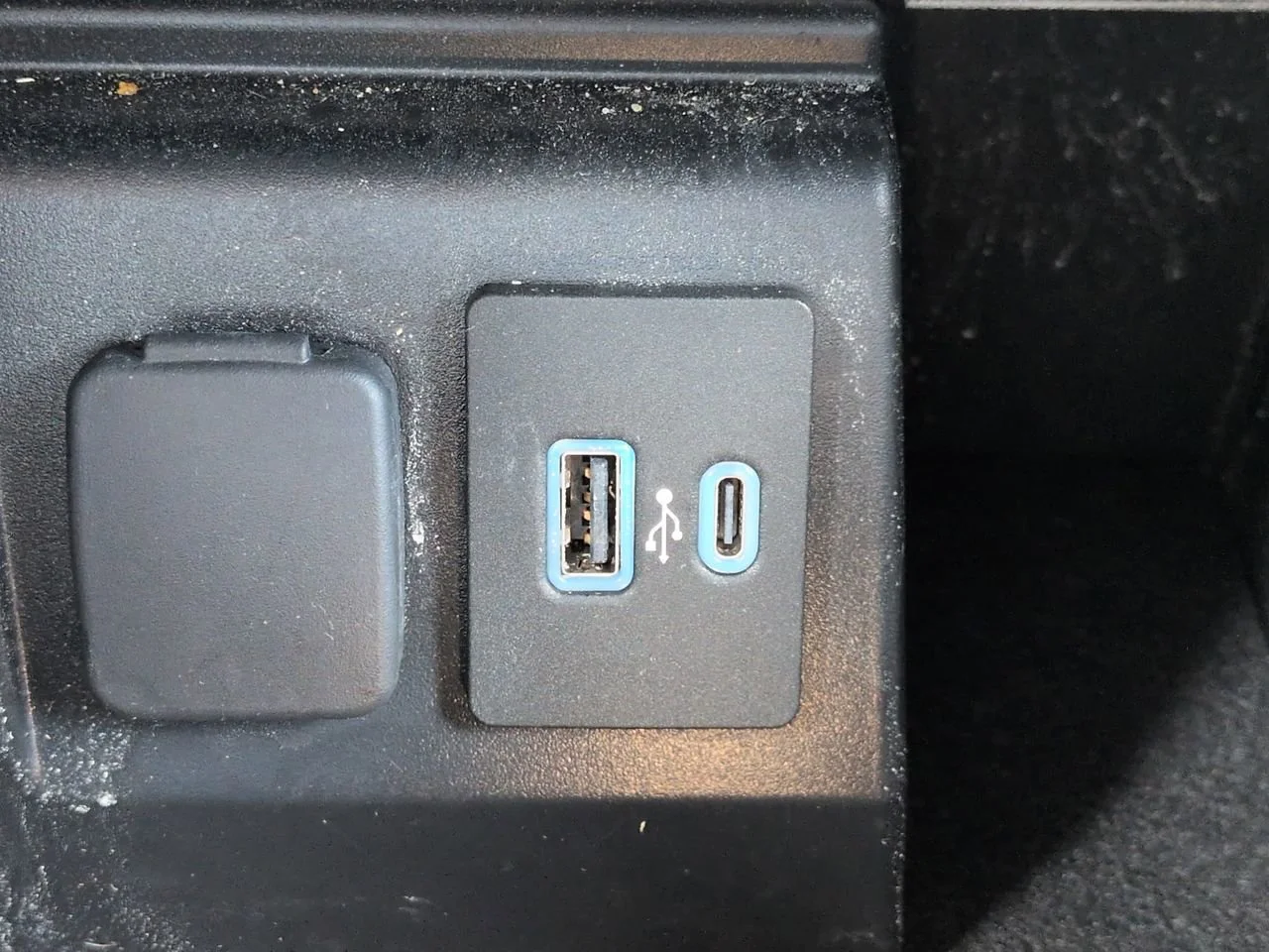 Used 2022 Green Metallic Ford Limited image 23