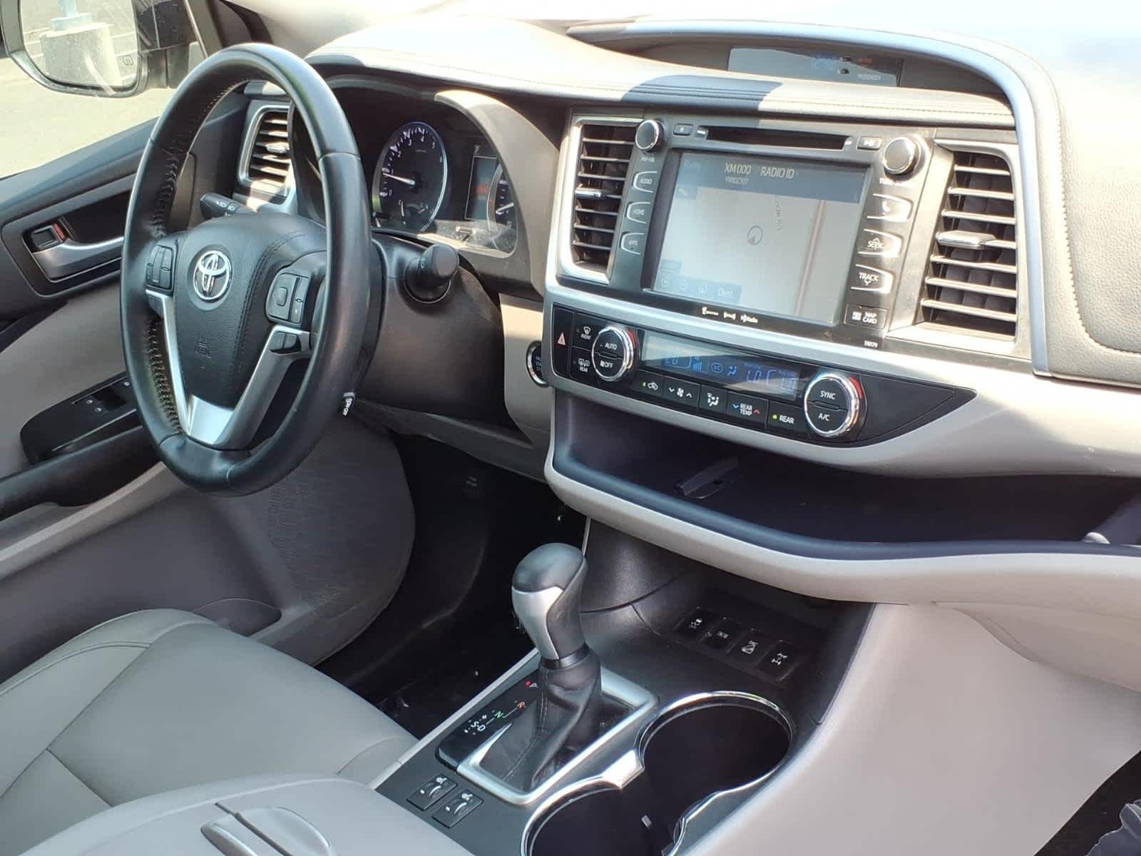 Used 2017 Blizzard Pearl Toyota XLE image 20