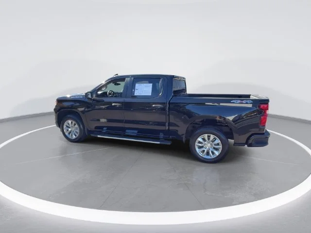 Used 2025 Black Chevrolet Custom image 6