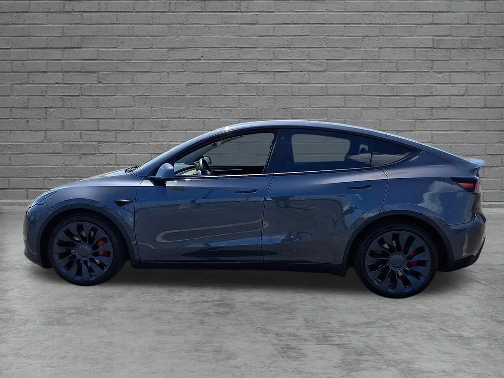 Used 2022  Tesla Performance image 35
