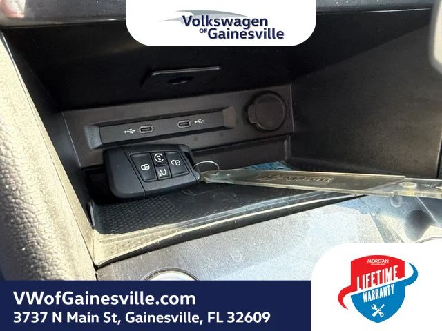 Certified Used 2024 Platinum Gray Metallic Volkswagen SE image 27