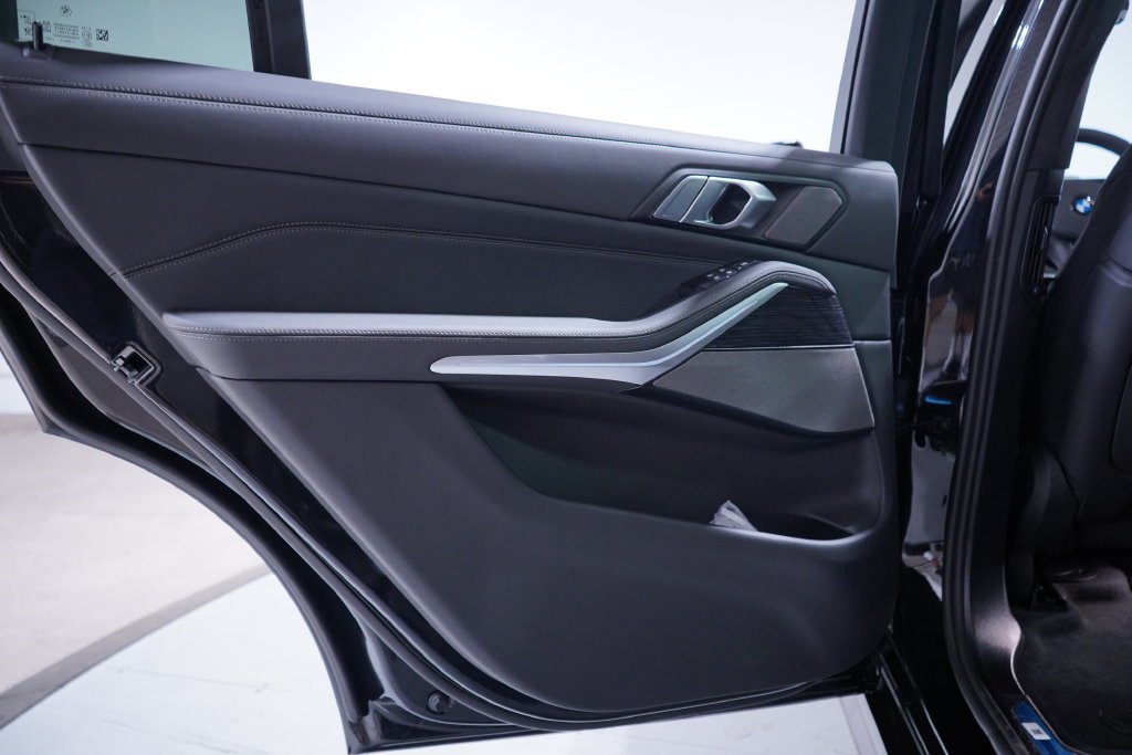 New 2027 Black Sapphire Metallic BMW xDrive40i image 23