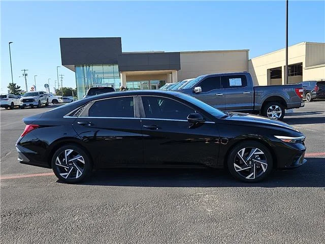 Used 2024 Black Hyundai Limited (IVT) image 5