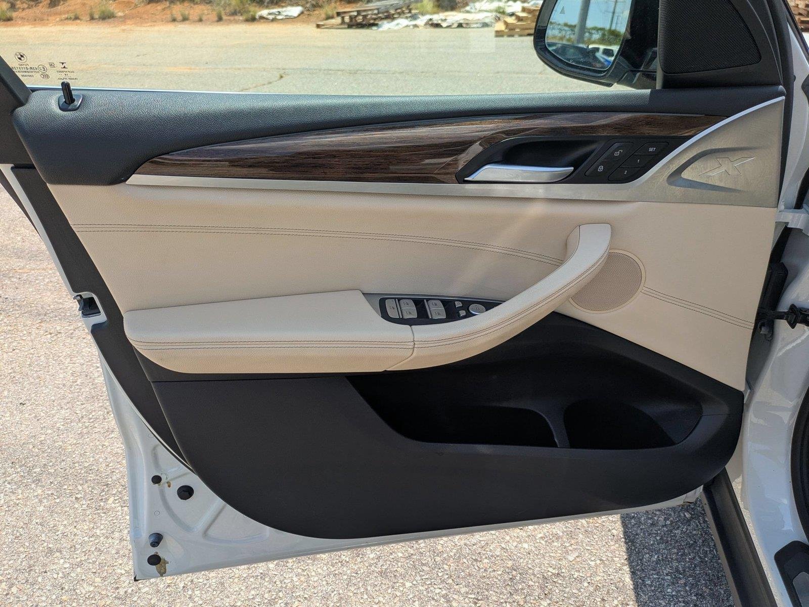 Used 2020 Alpine White BMW sDrive30i image 10