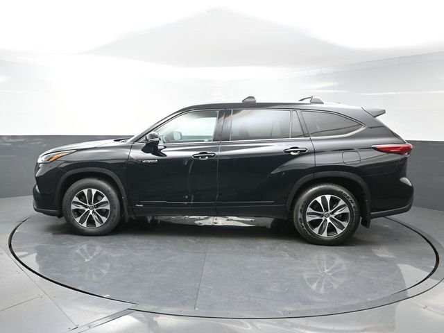 Used 2021 Black Toyota XLE image 4