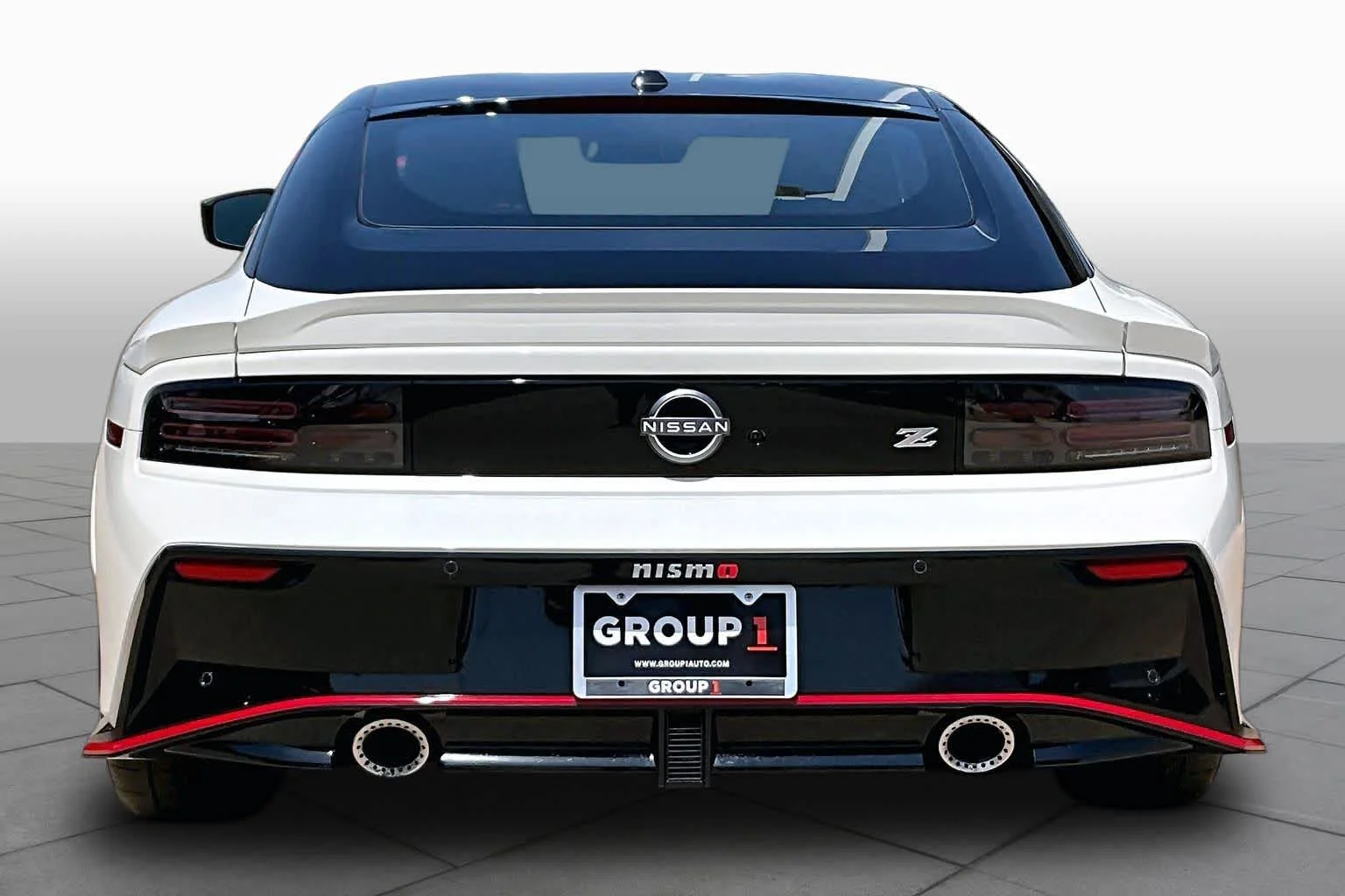 New 2027 Pearl White TriCoat / Super Black Two-tone Nissan NISMO image 4