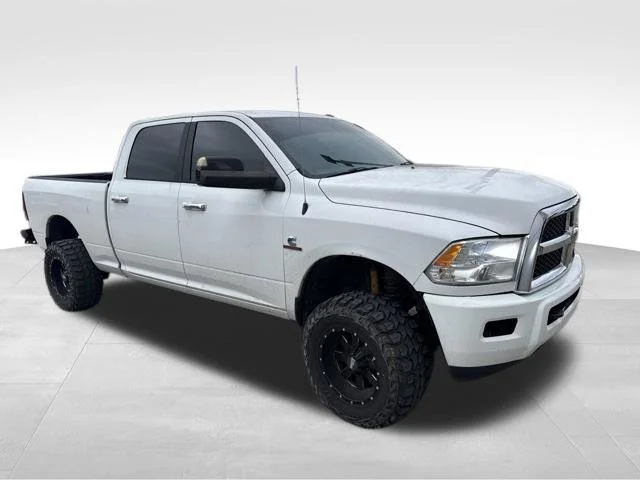 Used 2017 White Ram SLT image 3