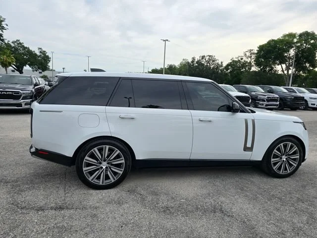 Used 2025 Ostuni Pearl Wht Prem Met Land Rover Autobiography image 7