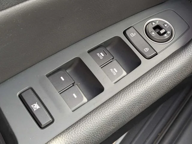 Used 2019 Silver Hyundai Sport image 22